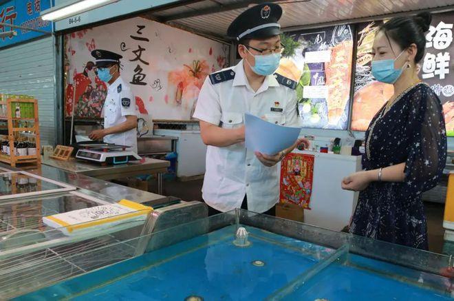 摄)14日截至记者发稿时,该局昨日共检查食用农产品批发市场1个,零售